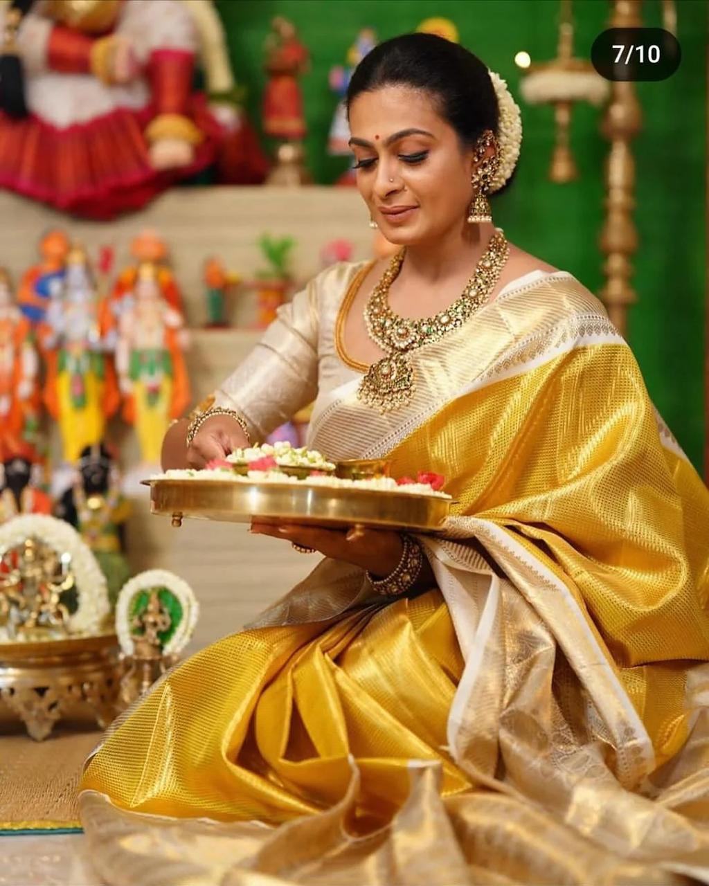 Exclusive Banarasi Glass Tissue Silk Gold zari Saree with  Contrast border & Pallu