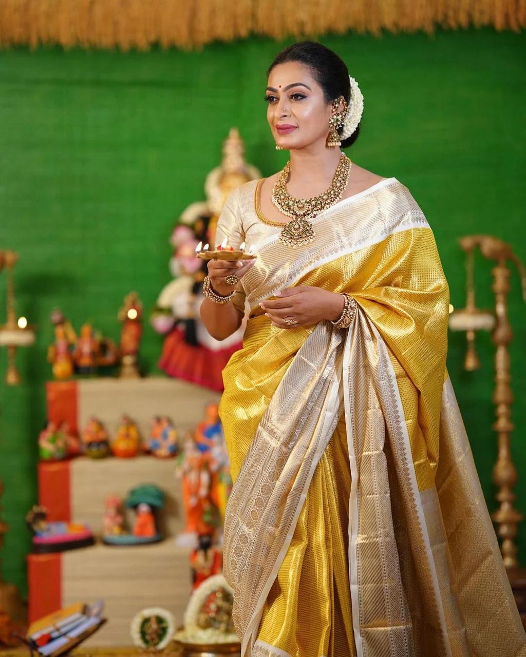 Exclusive Banarasi Glass Tissue Silk Gold zari Saree with  Contrast border & Pallu