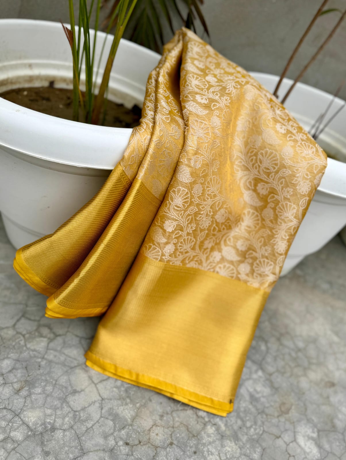 Banarasi Premium tissue Silk celebrity inspired Gold zari weaving sarees