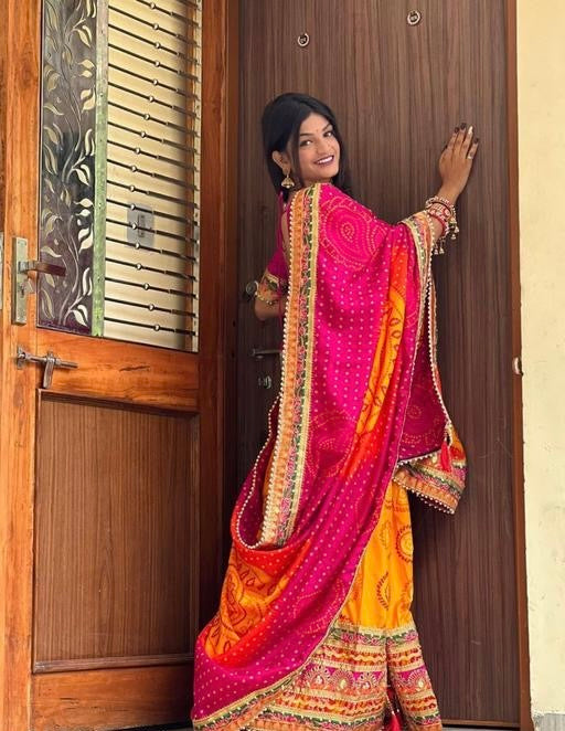Women's Bandhani Saree With Lace Border And Unstitched Blouse Piece