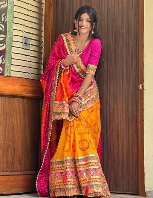 Women's Bandhani Saree With Lace Border And Unstitched Blouse Piece